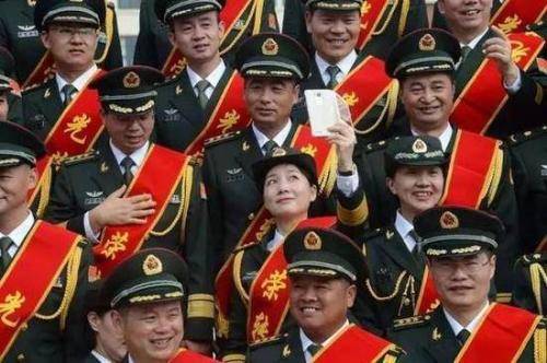 軍官轉(zhuǎn)業(yè)政策最新探索，小巷獨(dú)特風(fēng)味與轉(zhuǎn)業(yè)安置新動(dòng)向