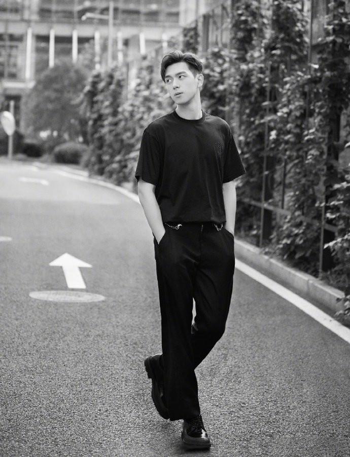 最新外劇盤(pán)點(diǎn)，勵(lì)志之旅啟程，展現(xiàn)變化中的自信與成就感！