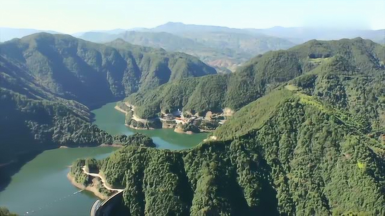 風水大師揭秘，墳地選址奧秘與大自然美景的邂逅之旅