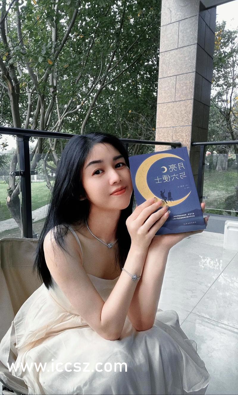 科技與藝術(shù)交融，動漫美女脫光衣服的全新體驗