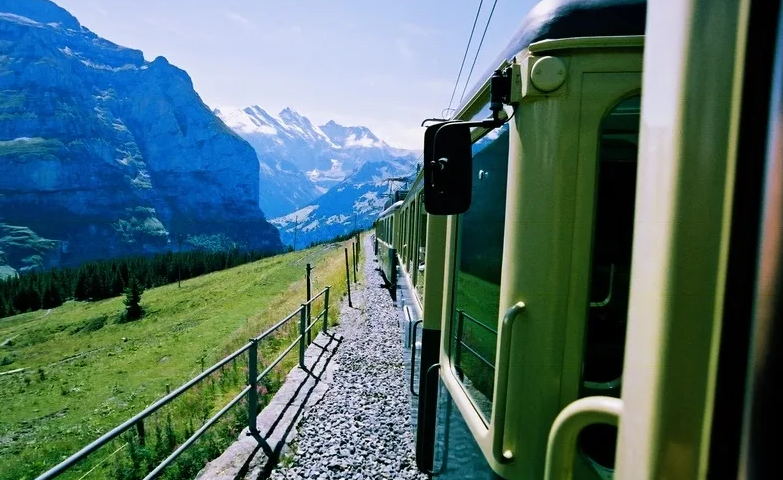 成都至哈爾濱機票價格查詢，時空之旅的飛行軌跡