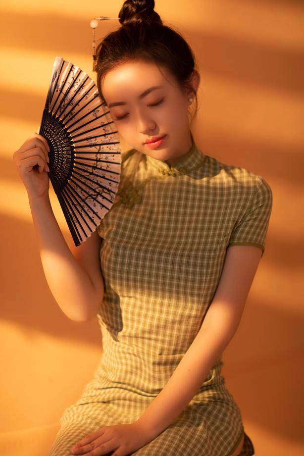 女演員古箏，與自然美景的邂逅，探尋內(nèi)心平和之聲