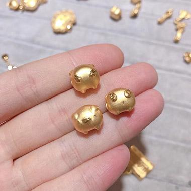 最新黃金價格動態(tài)，小巷深處的黃金秘密