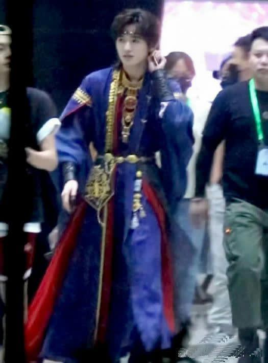 王牌最新路透照揭秘，小巷深處的獨(dú)特風(fēng)情